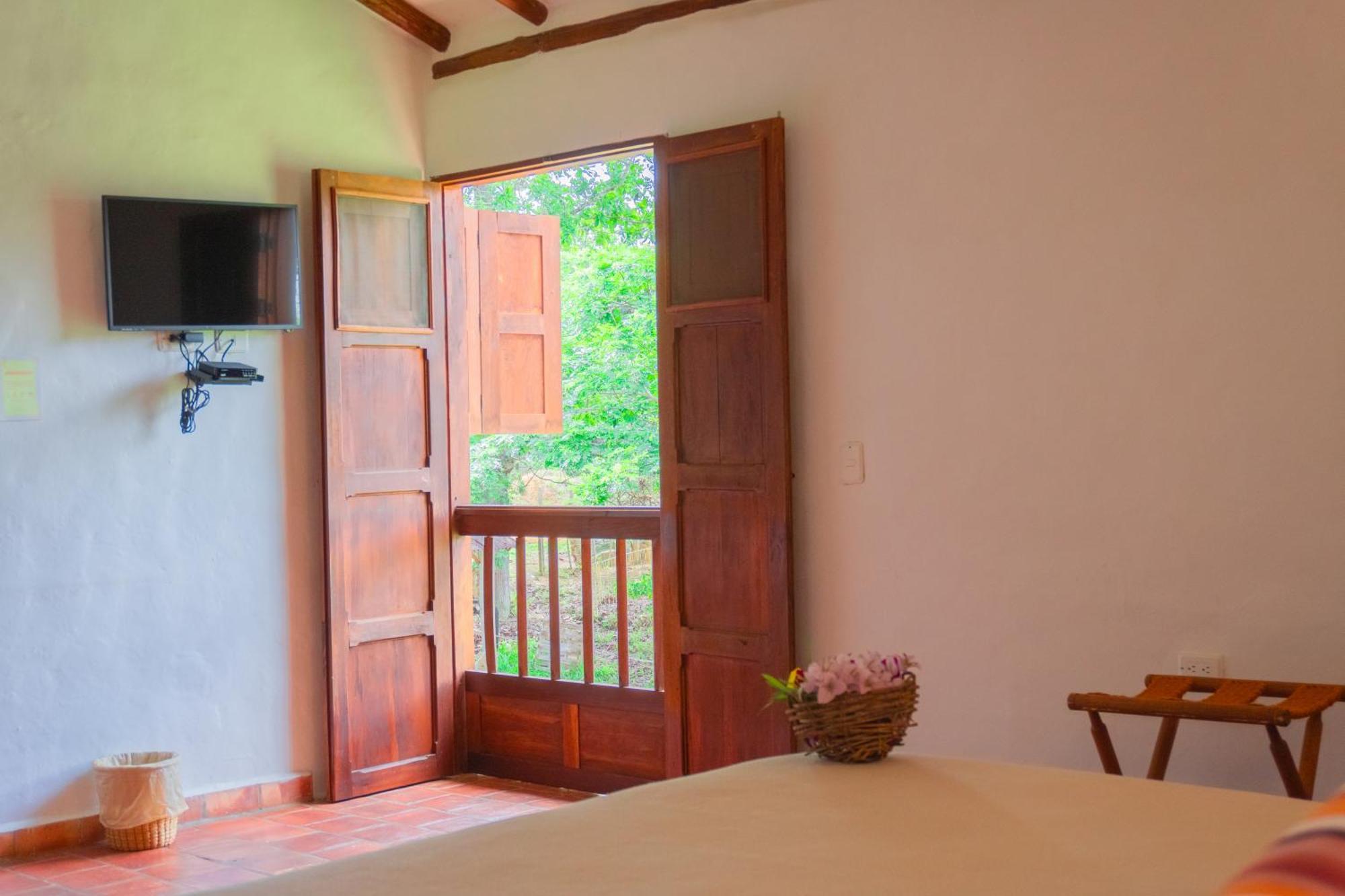 Hotel Hacienda Macedonia บาริชารา ภายนอก รูปภาพ